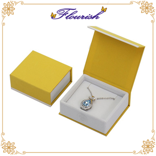 Gelbe Flip Top Style Halskette Geschenkbox