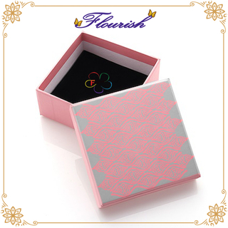 Quadratische romantische rosa und grau bedruckte Schmuckschatulle