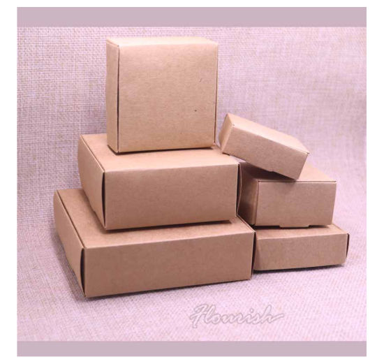 Einzelhandelspreis Benutzerdefiniertes Logo Gedruckte faltbare weiße und braune Kraftpapier-Paketbox