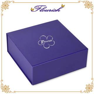 Benutzerdefiniertes Design OEM Logo Hot Foil Starke Pappschmuck Geschenkpapierbox