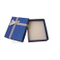 Blaue quadratische Ringbox aus Kunstdruckpapier mit silberner Fliege