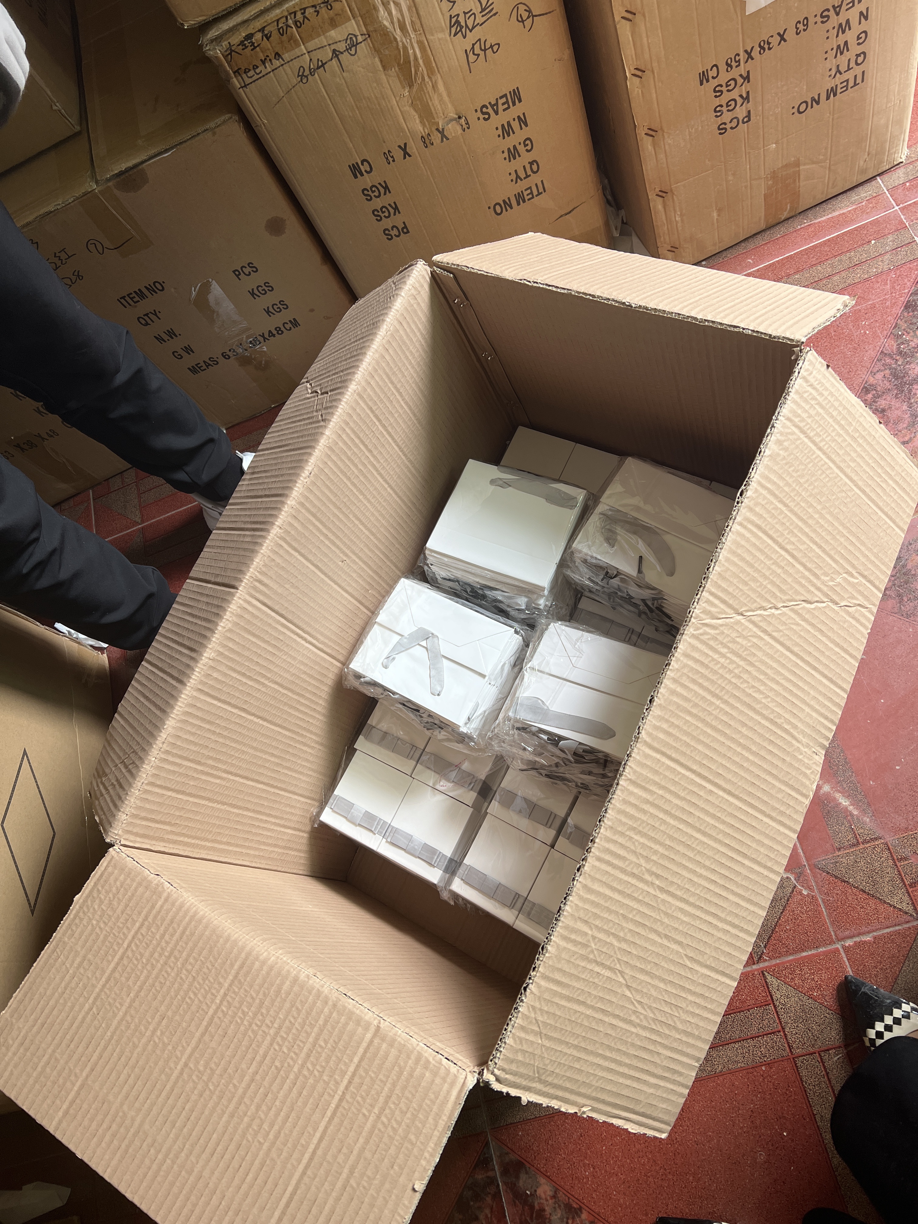 Versand benutzerdefinierter Kartonbox an unseren Kunden